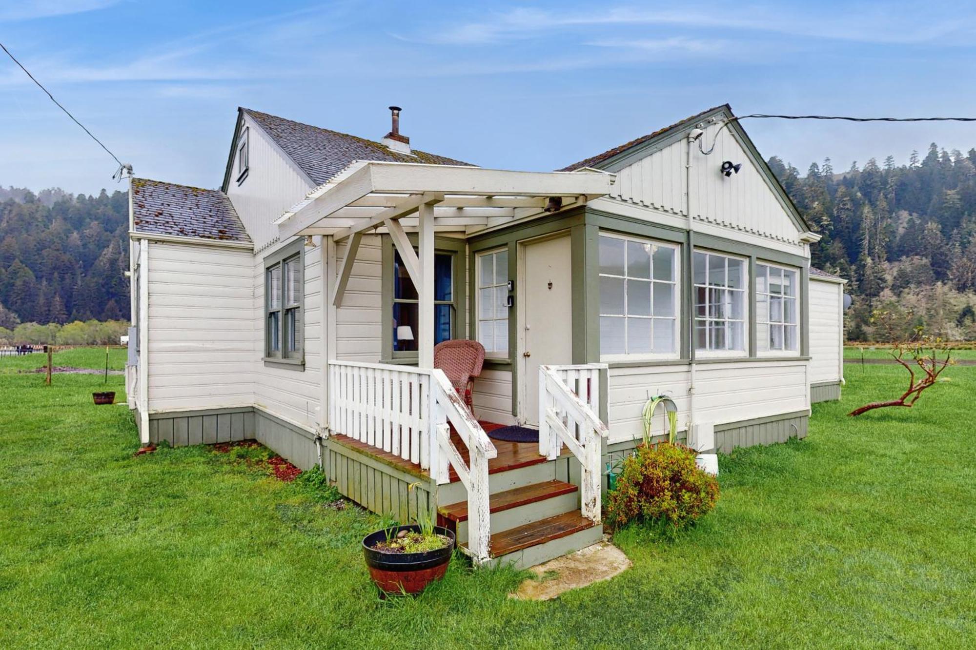 Redwood Farmhouse In The Orick Valley Exterior photo