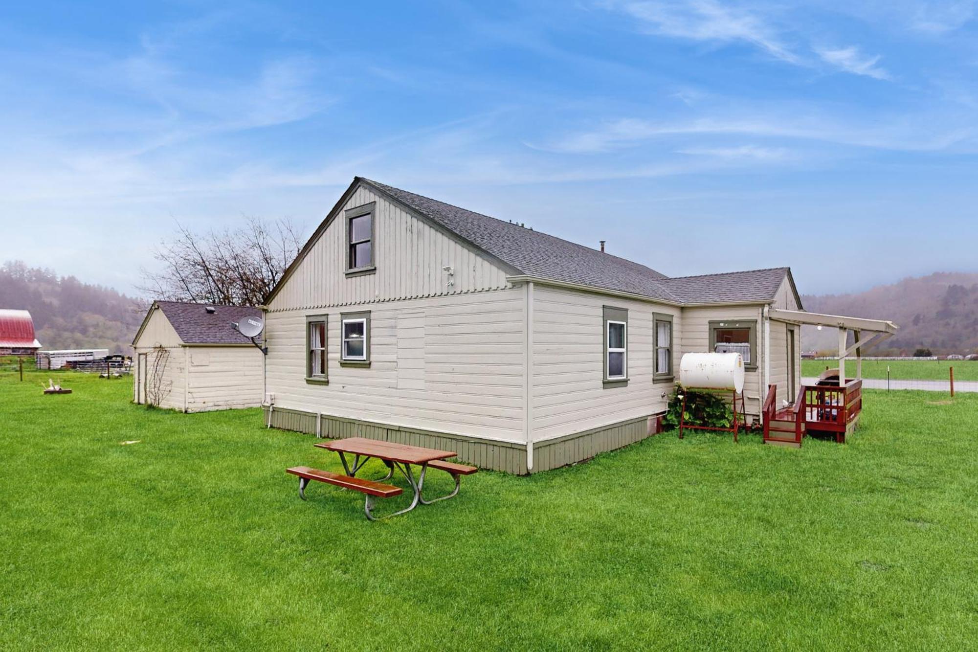 Redwood Farmhouse In The Orick Valley Exterior photo